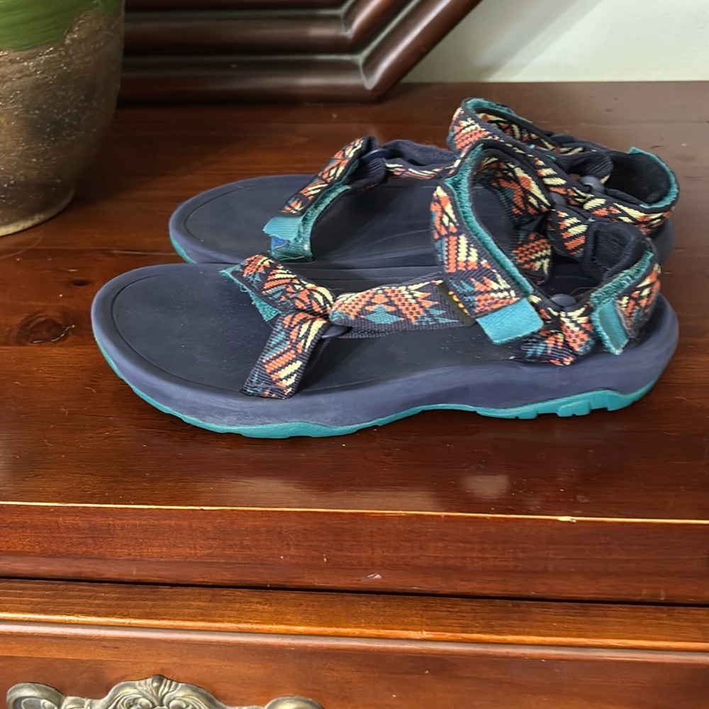 Girl’s size 3 Teva sandals